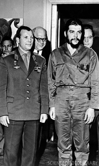 Che Guevara with Yuri Gagarin 3